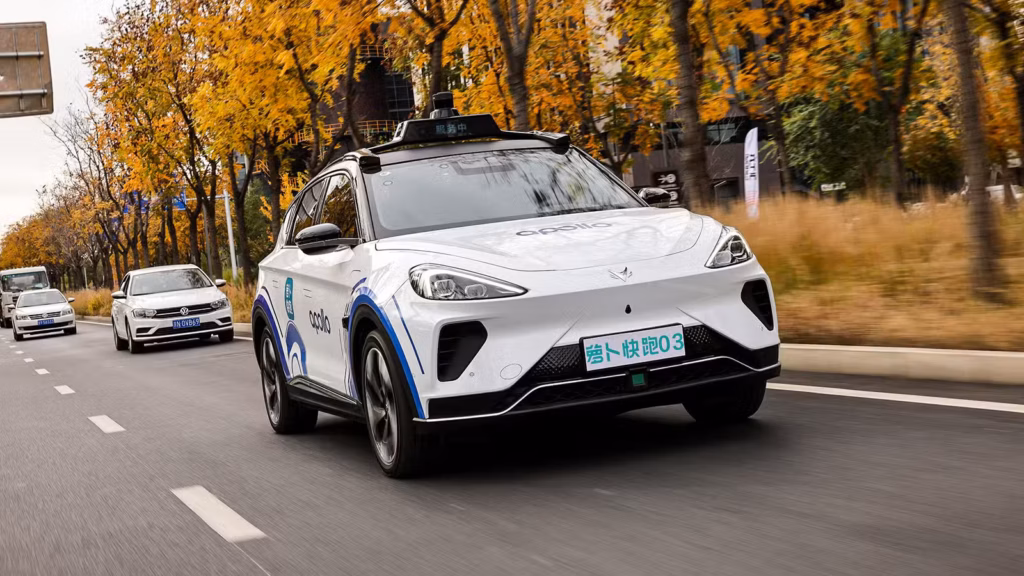 中国EV: 百度Apollo Go無人タクシーが武漢で一斉停止 – 安全機構が作動か