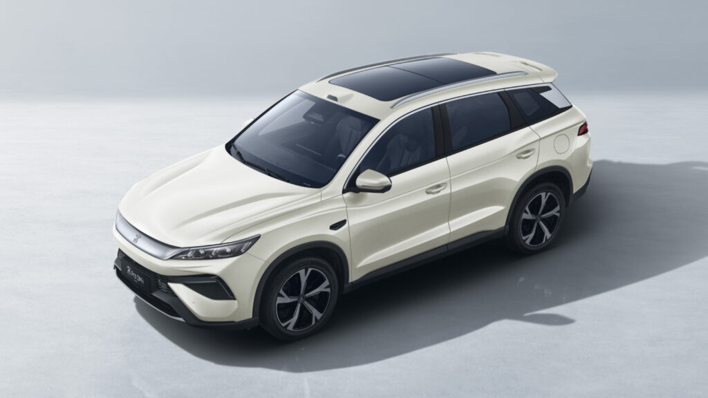 BYD Song Pro DM-i – EV航続301kmのPHEVが約220万円から。RAV4 PHVと何が違うのか