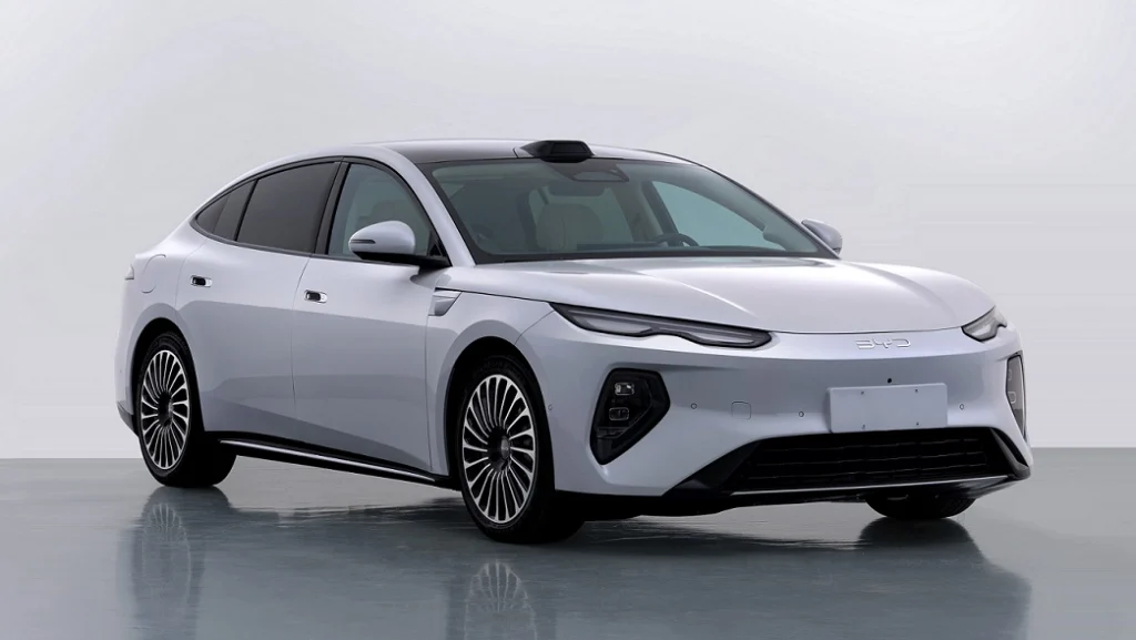 BYD Seal 08 — 第2世代ブレードバッテリーと684hp AWDの全貌