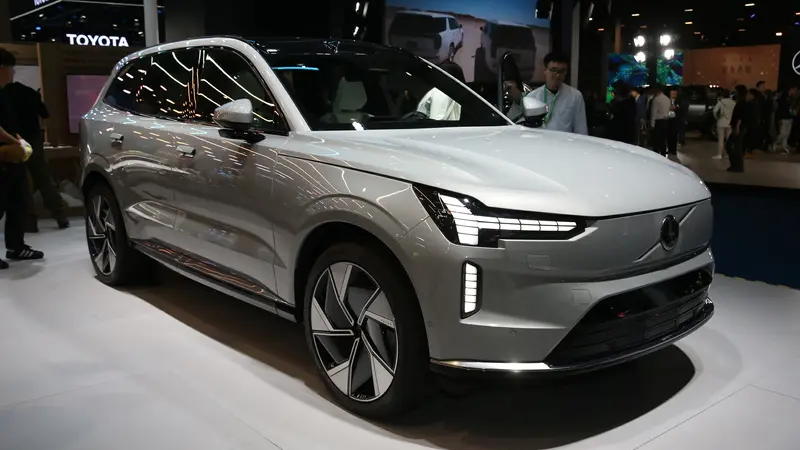 中国EV: ボルボEX90・ES90が中国生産へ – 800V対応ES90の技術的意義と日本導入の可能性