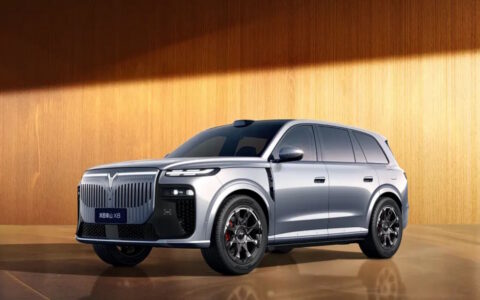 中国EV: Voyah新型タイシャンX8発表 – HarmonyOS最新版と800V対応の大型SUV