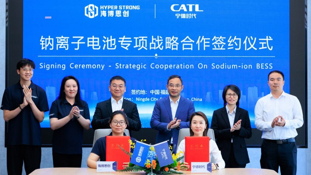 CATL、ナトリウムイオン電池60GWh受注 – 蓄電からEVへ広がる脱リチウム戦略