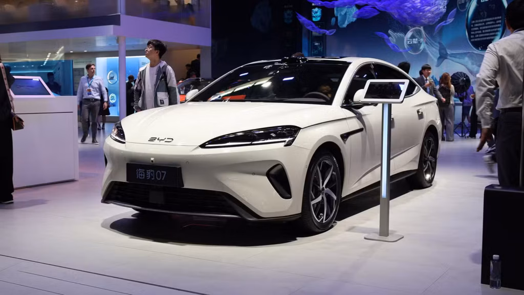 BYD、販売台数は世界一でも利益は半減 – 2026年Q1決算が示す構造的課題