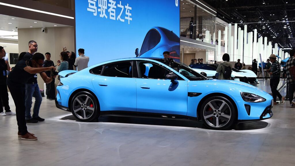 Xiaomi SU7、6週で7万台超 – Model 3への圧力鮮明に