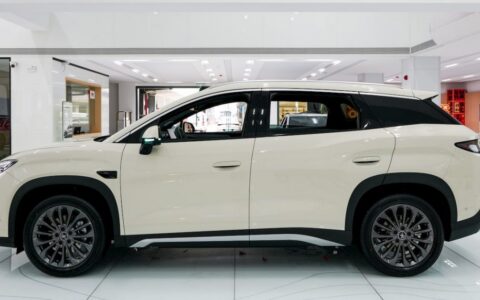 BYD Song Ultra EV – 約320万円で6万台超受注、中国EV SUV市場の価格破壊