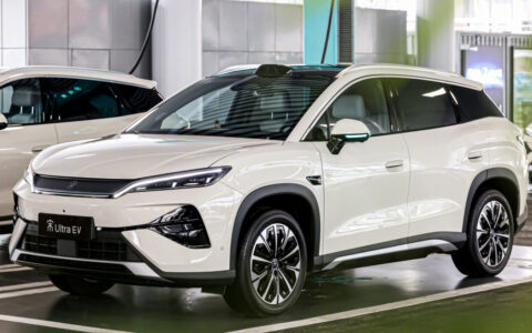 BYD Song Ultra EV、月販6万台超の背景 – フラッシュチャージと充電網5,500基の相乗効果
