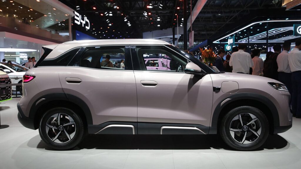 中国「低価格EV標準」構想 – BYDの日本K-Car戦略との交差点