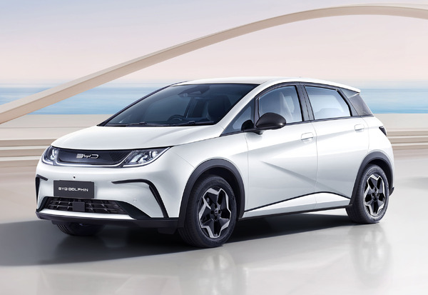 BYDドルフィン価格・補助金2026 - 実質284万円台の試算と落とし穴