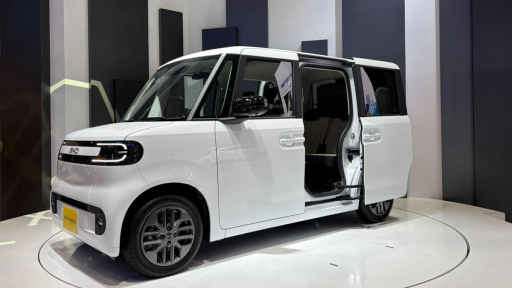 ラッコの充電器は200VとCHAdeMO、V2Lも標準装備