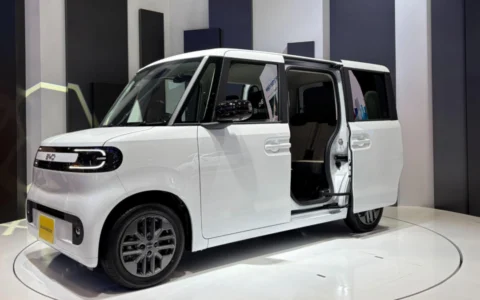 ラッコの充電器は200VとCHAdeMO、V2Lも標準装備