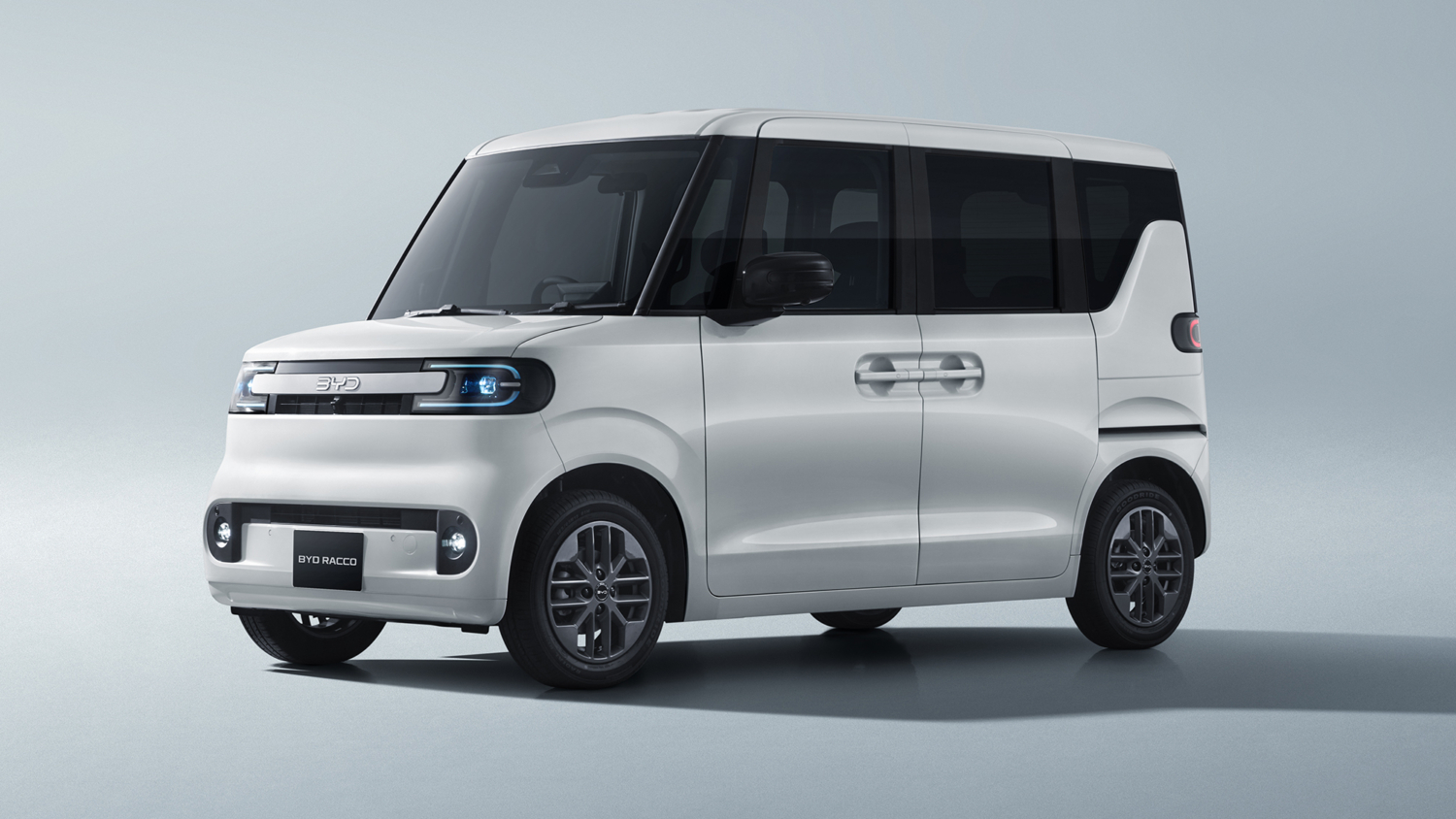 ラッコの充電器は200VとCHAdeMO、V2Lも標準装備